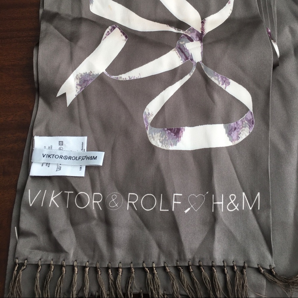 Viktor & Rolf Scarf - Gem Viktor & Rolf Scarf - Gem